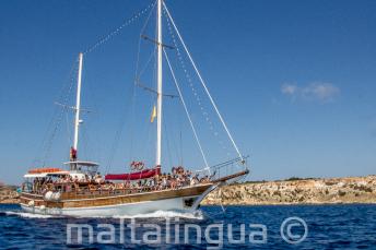 Unser Maltalingua Boot auf dem Weg nach Comino