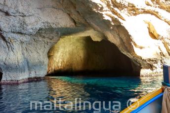 Das Innere einer Höhle der blauen Grotte in malta