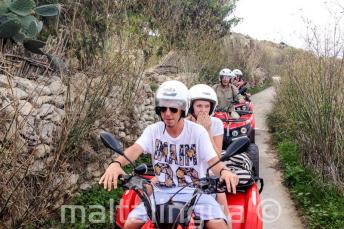Sprachschüler auf einer Quad Bike Tour auf Gozo