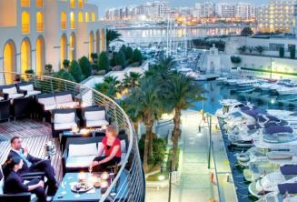 Balkon Hilton Hotel mit Portomaso Hafen