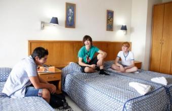 3 Teenager Sprachschüler in einem Zimmer unserer Residenz