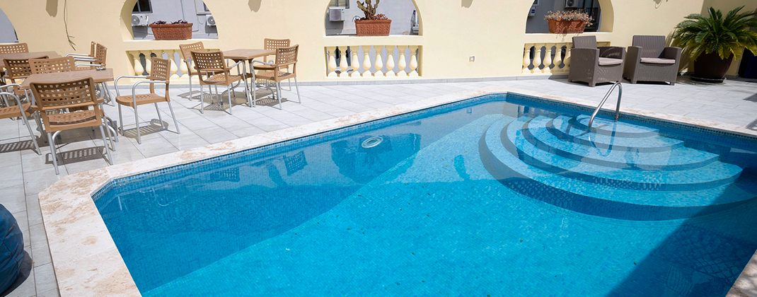 Privater Pool der Sprachschule