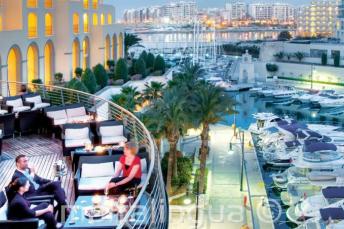 Balkon Hilton Hotel mit Portomaso Hafen