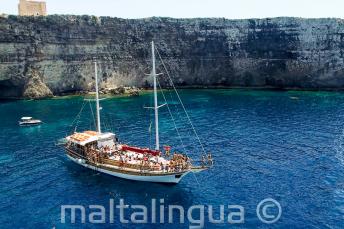 Bootsfahrt der Sprachschule nach Crystal Bay, Comino