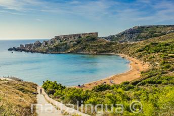 Sicht auf den Sandstrand von Mellieha, Malta