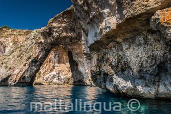 Ein Felsbogen in der blauen Grotte, Malta