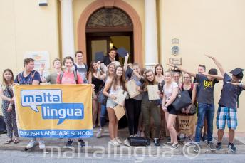 Teenager Englisch Sprachschüler außerhalb der Sprachschule