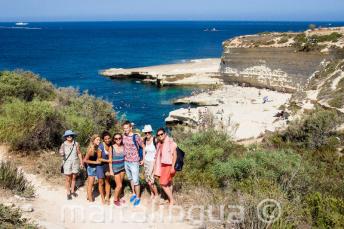 Englisch Sprachschüler besuchen St Peter's Pool, Malta