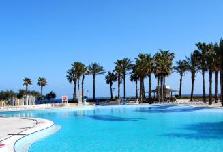 Hilton Malta Swimmingpool mit Meerblick