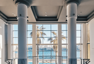 Swimmingpool auf dem Dach mit Bar, Malta