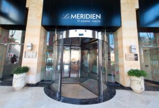 Eingang des Meridien Hotels in Malta